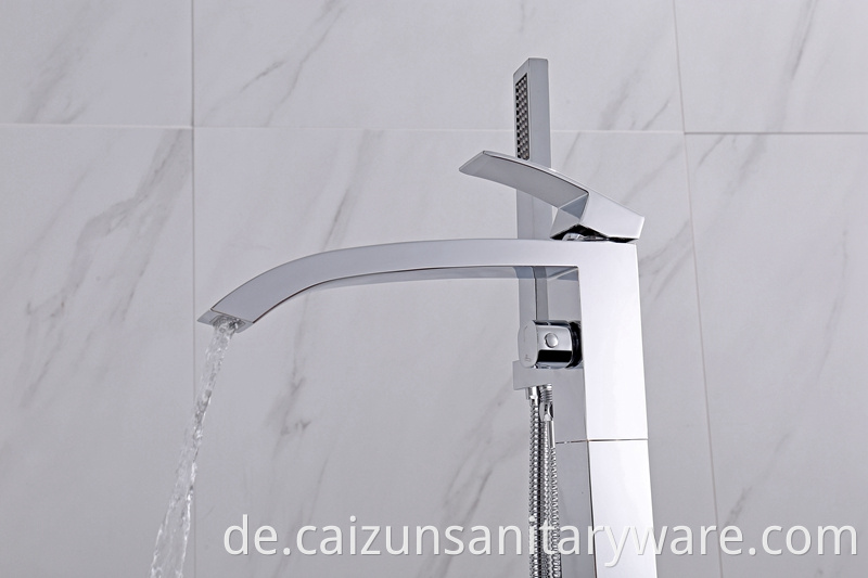 Freestanding Bathtub Faucet In Supporting Chrome